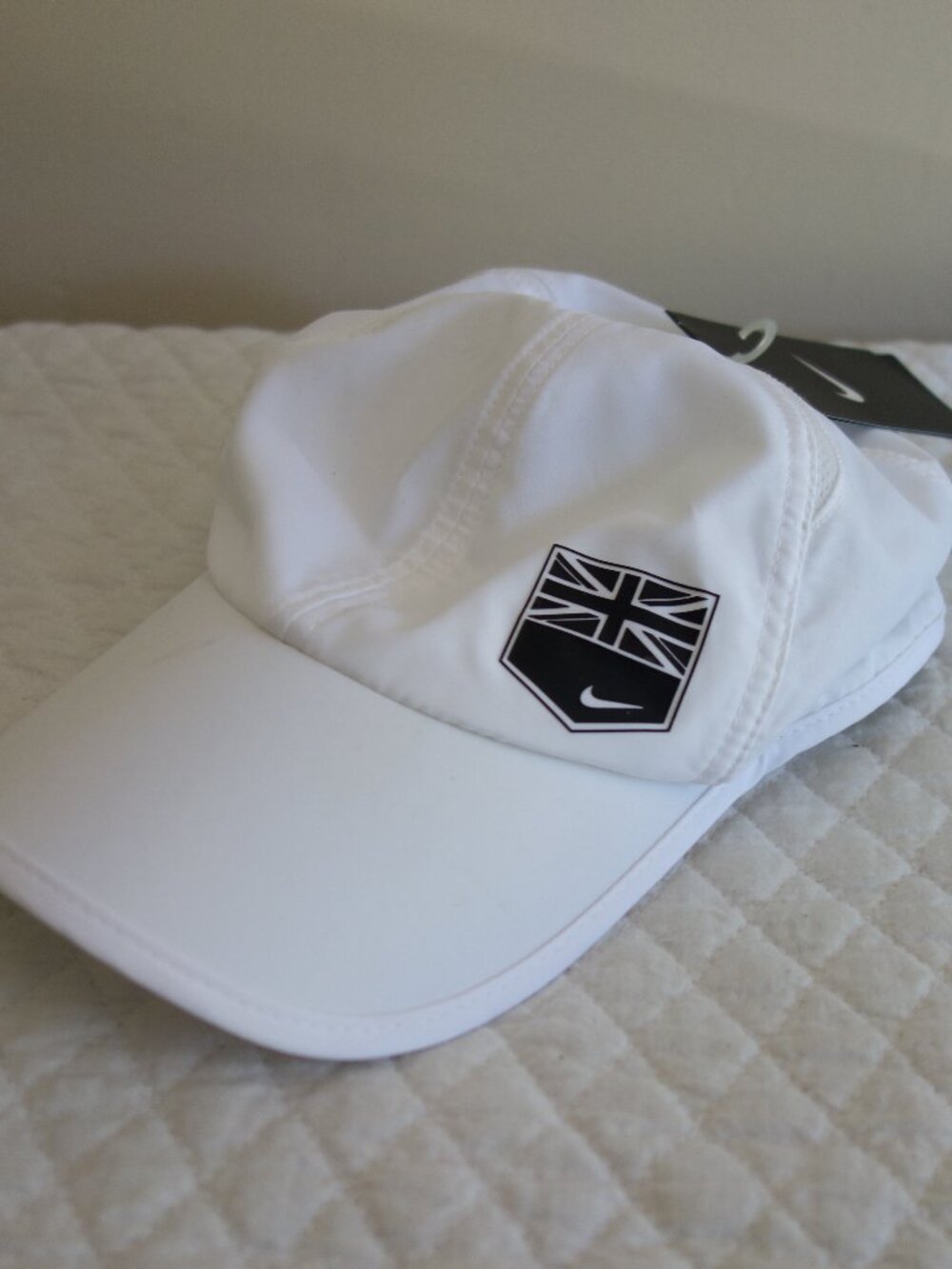 NWT NIKE White Union Jack British Flag & Swoosh White Lightweight Cap